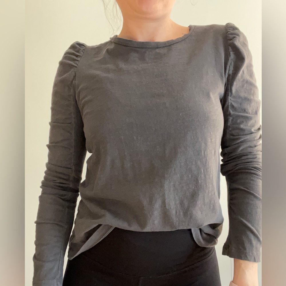 Universal Thread puff sleeve top. 100% cotton. Gray stone wash.